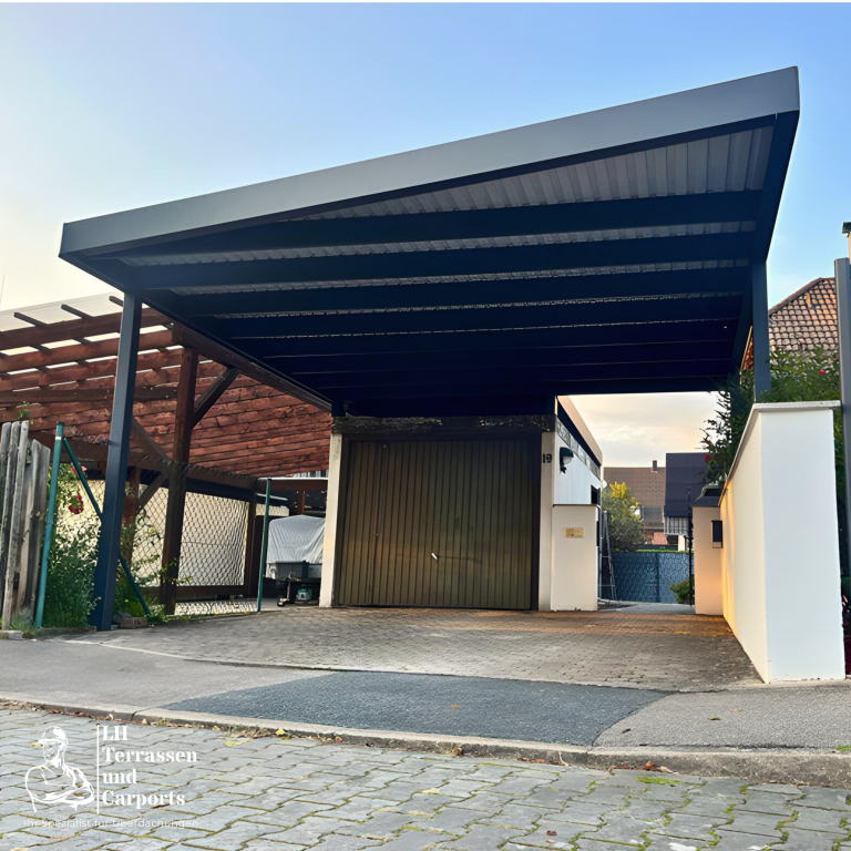 Carport an Grundstücksgrenze zur Straße in Bayern