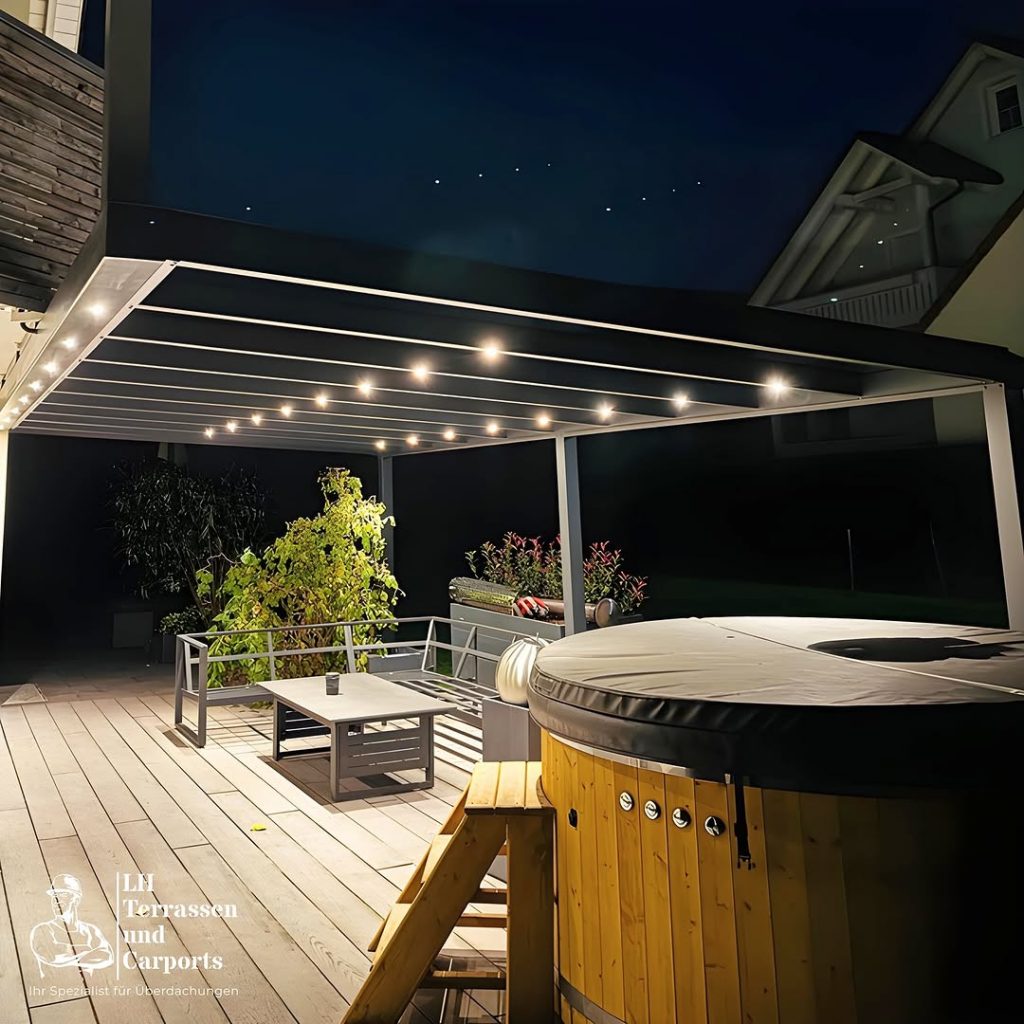 Ein selbst installiertes Terrassendach mit LED-Leuchten als Dekoration