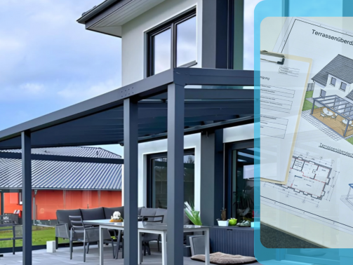 Moderne Terrassenüberdachung aus Metall an einem Wohnhaus mit Sitzbereich, daneben grafische Darstellung von Bauplänen und Genehmigungsunterlagen zur Terrassenüberdachung.